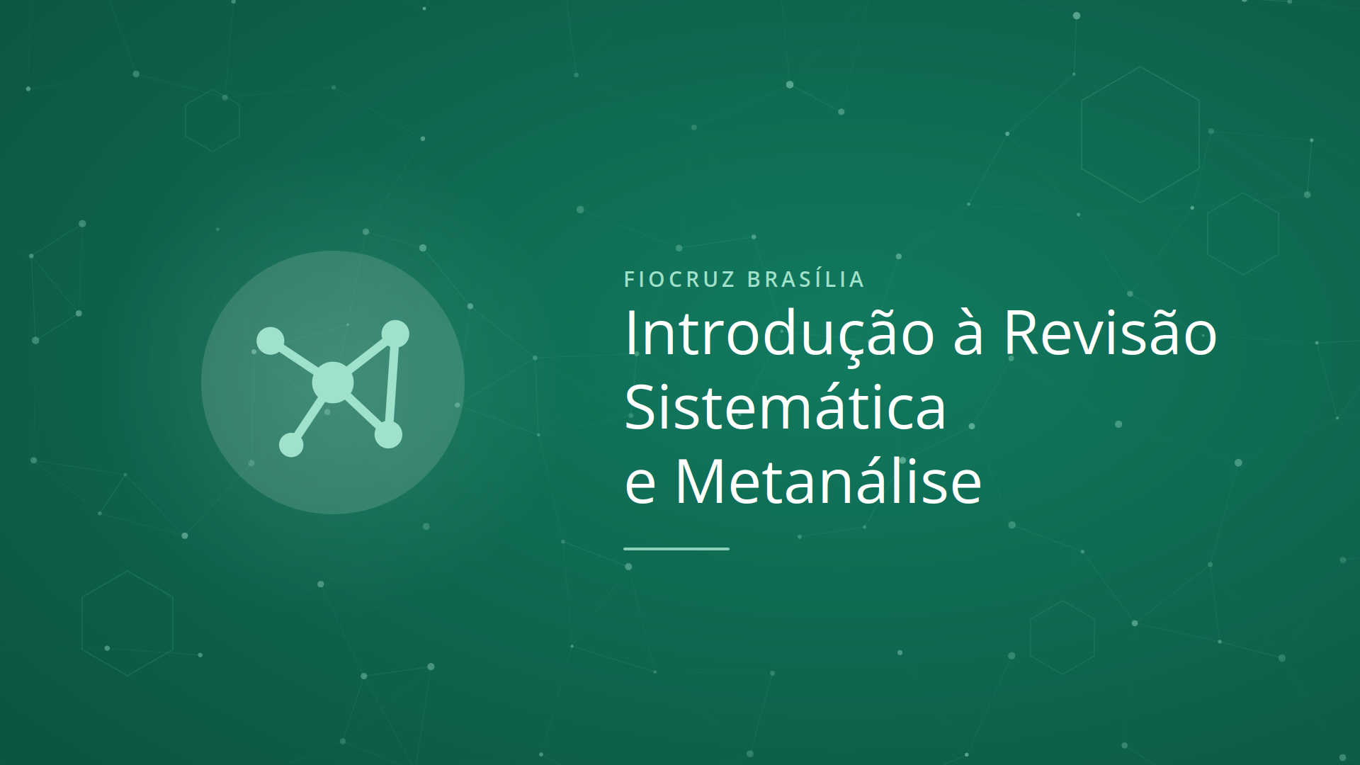 Banner digital com fundo branco e um padrão sutil e desfocado de formas que se assemelham a moléculas em um tom de cinza claro. No lado esquerdo, há um símbolo gráfico estilizado em tons de verde, composto por três estruturas arredondadas e translúcidas que se conectam a um ponto central. À direita do símbolo, um texto em fonte escura, sem serifa, está disposto em três linhas. O texto é: "Introdução a Revisão Sistemática e Metanálise.